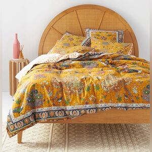 ANTHROPOLOGIE King Size Darby Duvet and Standard Pillowcases EUC Gold Floral